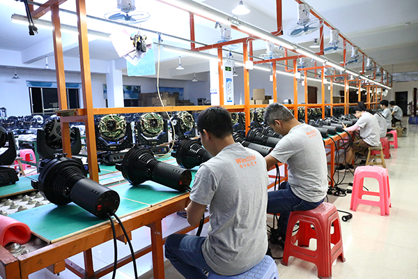 Producci&oacute;n de luces de etapa